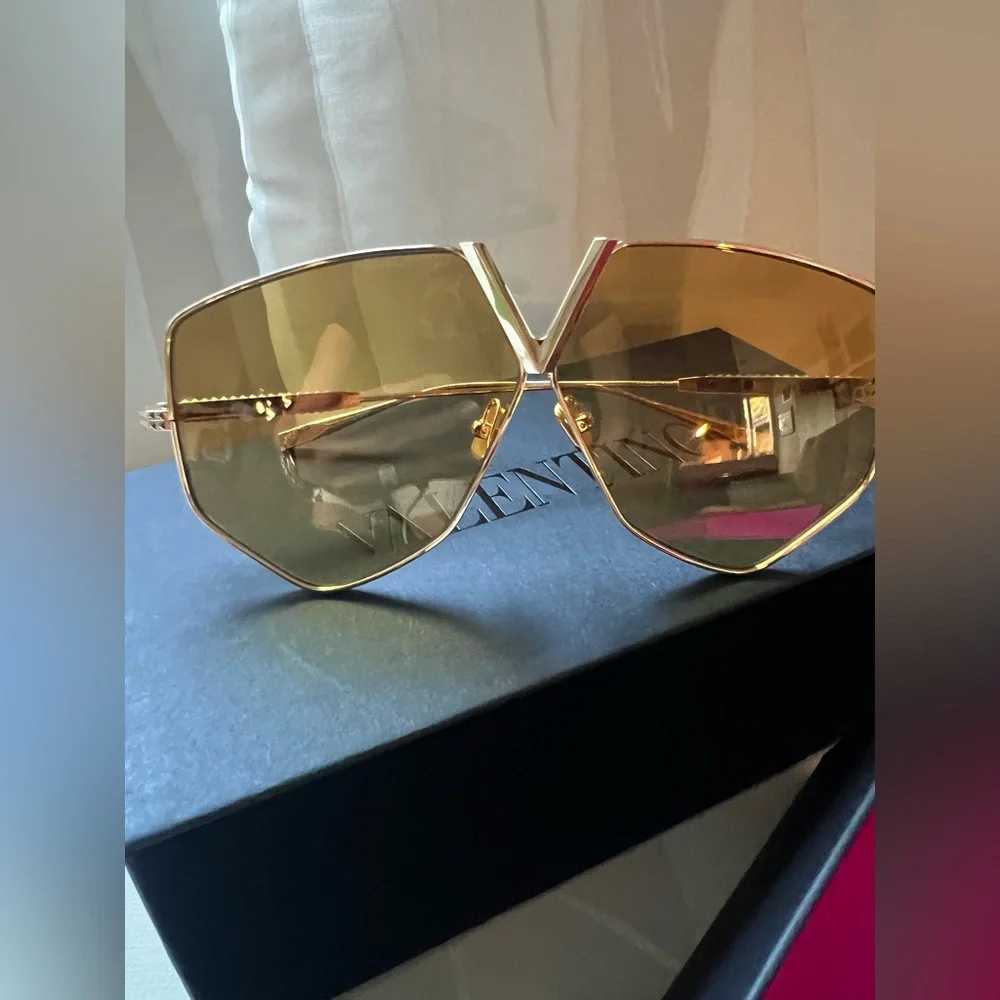 NEW $810 Valentino V hexagon sunglasses Gold Tone Sunglasses. - Picture 4 of 9
